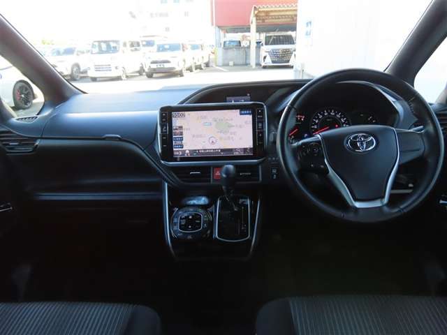 Toyota Voxy 6
