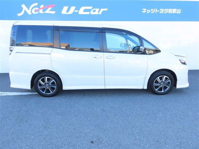 Toyota Voxy 8