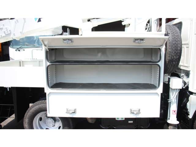 Isuzu Elf 6