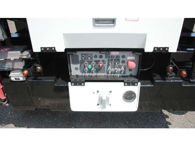 Isuzu Elf 7