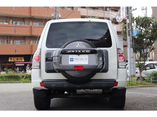 Mitsubishi Pajero 9