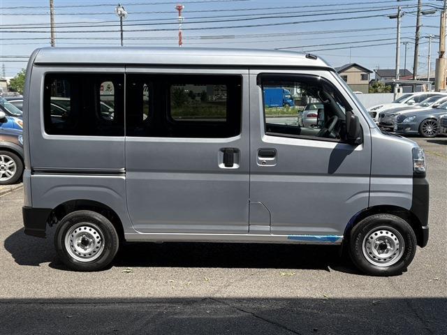 Daihatsu Hijet Cargo 4