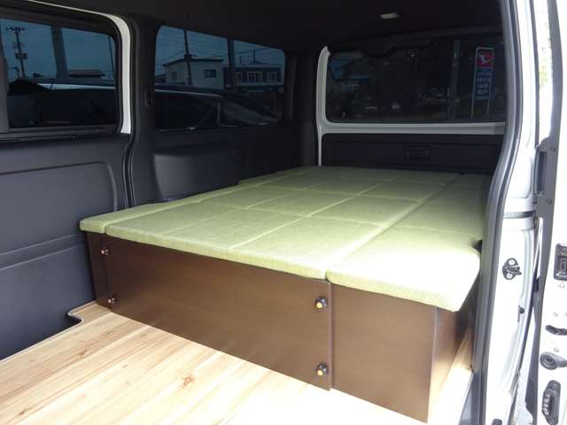 Toyota Hiace Van 5