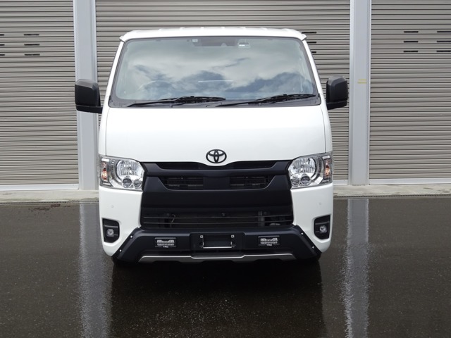Toyota Hiace Van 8