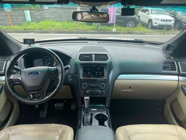 Ford Explorer 4