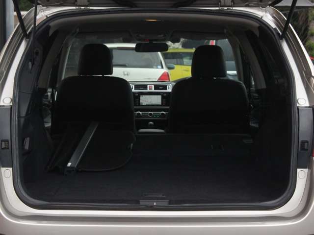 Subaru Legacy Outback 11