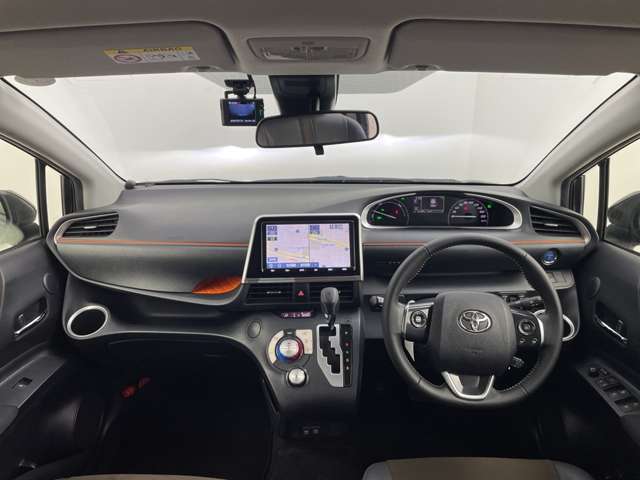 Toyota Sienta 5