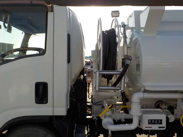 Isuzu Elf 12