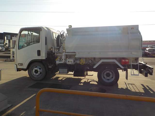 Isuzu Elf 2