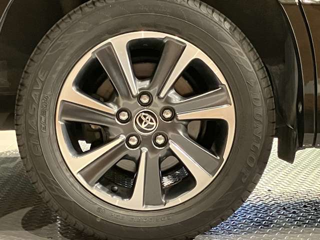 Toyota Voxy 3