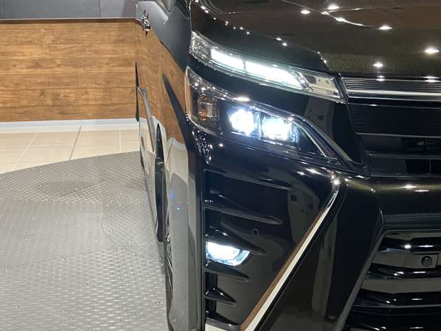 Toyota Voxy 6