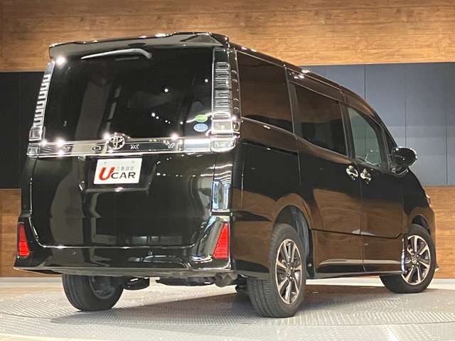 Toyota Voxy 7