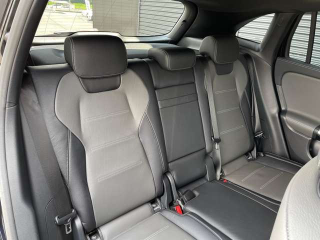 Mercedes-Benz GLA-Class 11