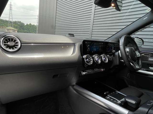 Mercedes-Benz GLA-Class 12