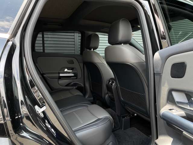 Mercedes-Benz GLA-Class 10