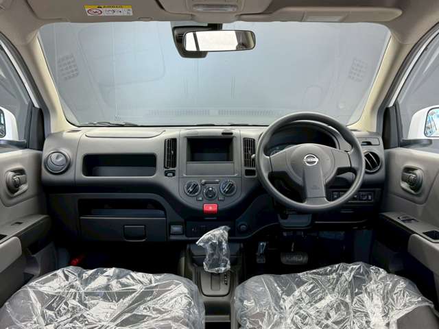 Nissan AD 5
