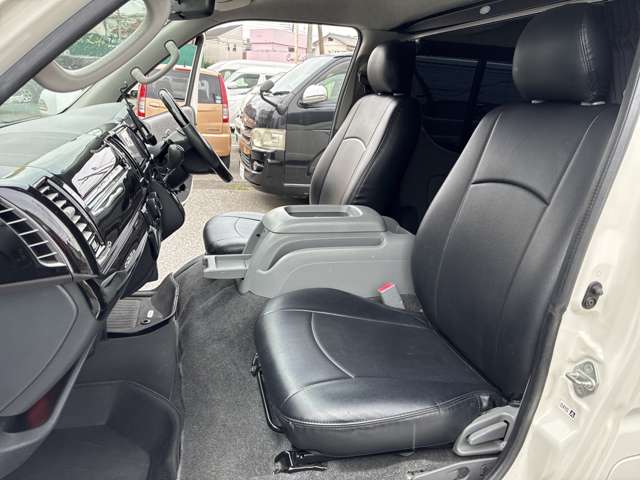 Toyota Hiace Van 11