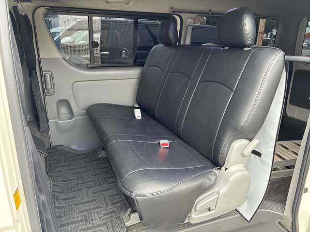 Toyota Hiace Van 12