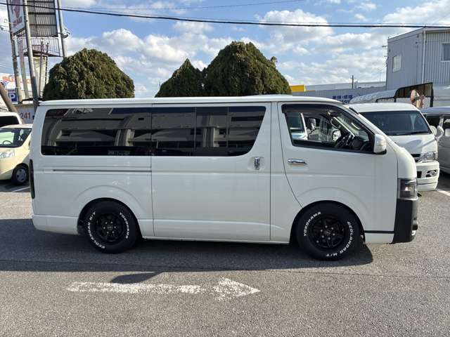 Toyota Hiace Van 4