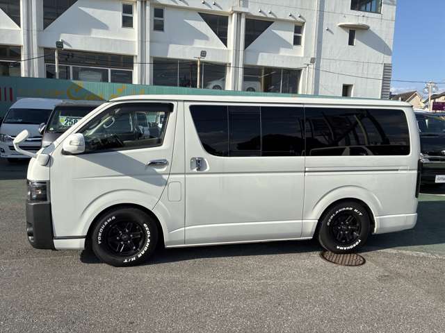 Toyota Hiace Van 5