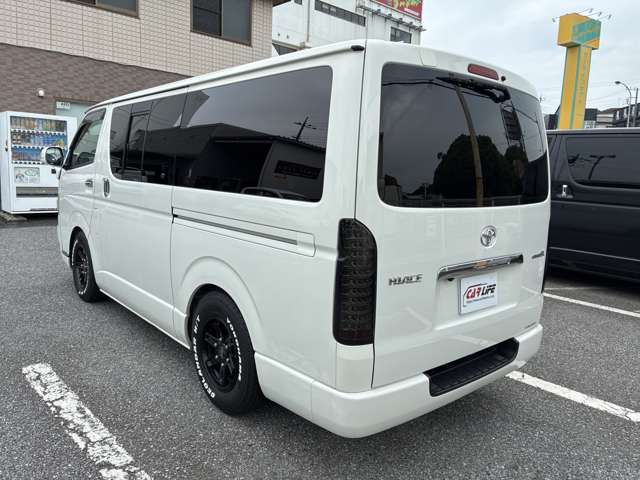 Toyota Hiace Van 6