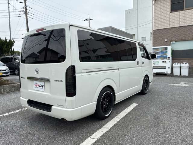 Toyota Hiace Van 7