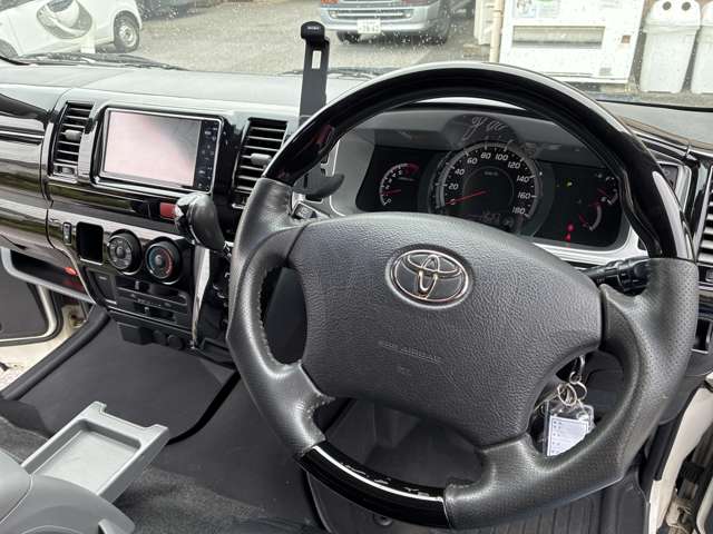Toyota Hiace Van 10