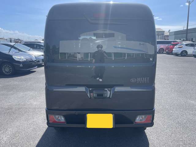 Daihatsu Hijet Cargo 11