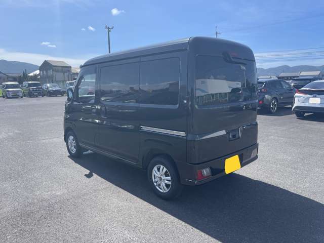 Daihatsu Hijet Cargo 12