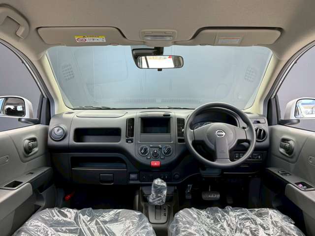 Nissan AD 5