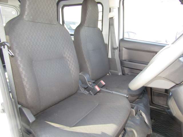 Daihatsu Hijet Cargo 6