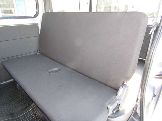 Daihatsu Hijet Cargo 8