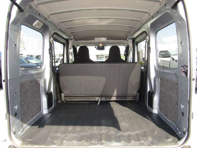 Daihatsu Hijet Cargo 9
