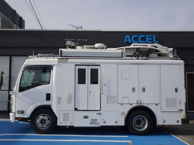 Isuzu Elf 6