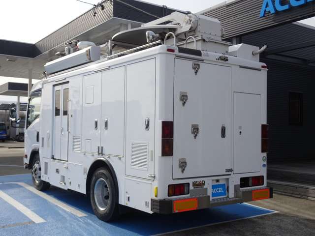 Isuzu Elf 7