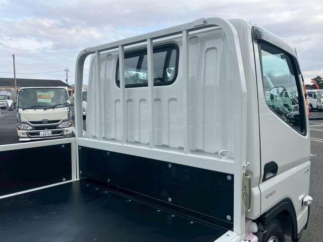 Mitsubishi Fuso Canter 9