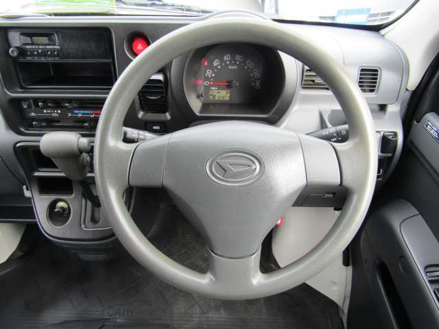 Daihatsu Hijet Cargo 5