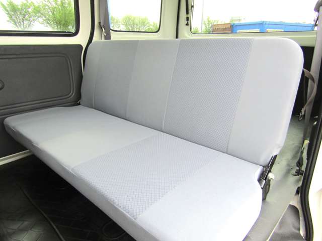 Daihatsu Hijet Cargo 8