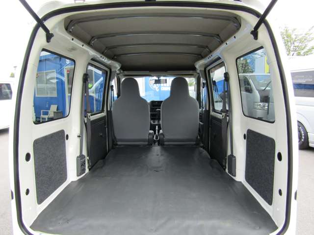 Daihatsu Hijet Cargo 10