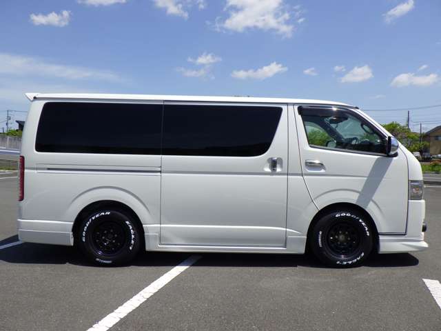 Toyota Hiace Van 11