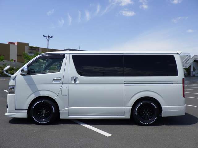 Toyota Hiace Van 12