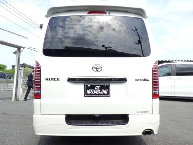 Toyota Hiace Van 10