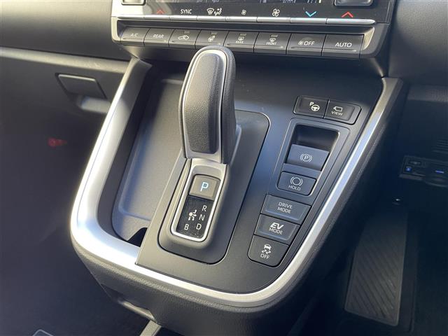 Toyota Noah 5