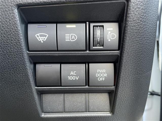 Toyota Noah 8