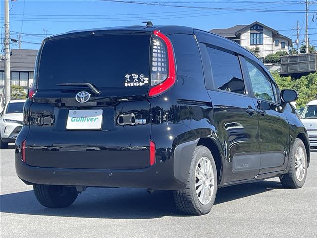 Toyota Sienta 11