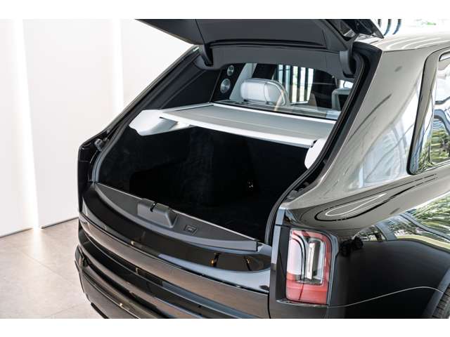 Rolls-Royce ブラックバッジカリナン 12