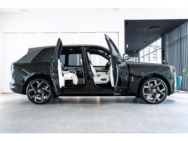 Rolls-Royce ブラックバッジカリナン 7