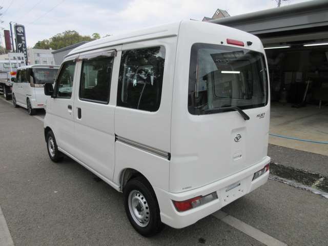 Daihatsu Hijet Cargo 6