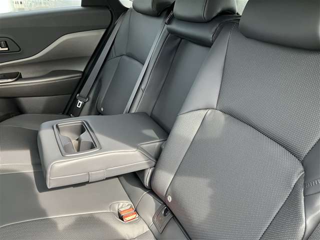Toyota Crown Sport 12