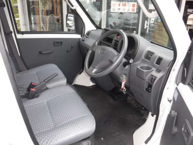 Daihatsu Hijet Cargo 11